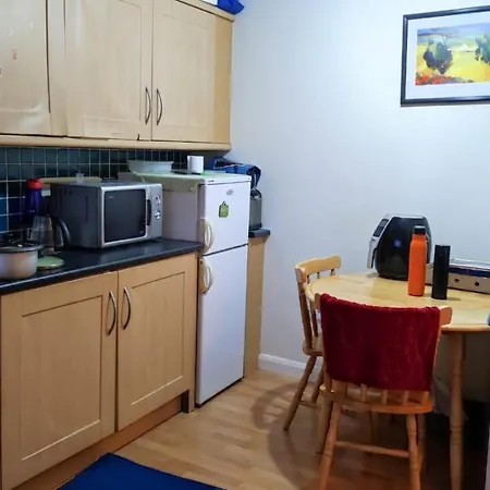 Budget-friendly Self-serve Lodging Homestay Galway